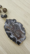 Load and play video in Gallery viewer, Agate Geode Slice Wire Necklace
