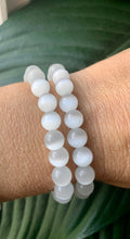 Load image into Gallery viewer, White Cats Eye Bracelet