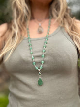 Load image into Gallery viewer, Green Aventurine Wire Necklace.
