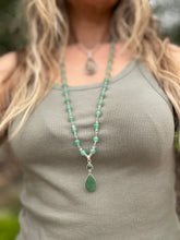 Load image into Gallery viewer, Green Aventurine Wire Necklace.