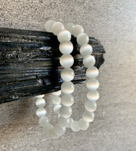 Load image into Gallery viewer, White Cats Eye Bracelet