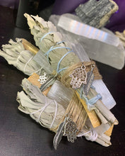 Load image into Gallery viewer, Cleansing Pack With Protection Charms.