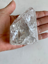 Load image into Gallery viewer, Crackle Quartz Generator