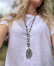 Load image into Gallery viewer, Agate Geode Slice Wire Necklace