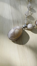 Load and play video in Gallery viewer, Flower Agate Wire Necklace With Pendant.
