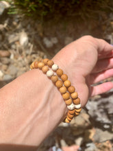 Load image into Gallery viewer, Sandalwood Beads with Lotus seed Bracelet.
