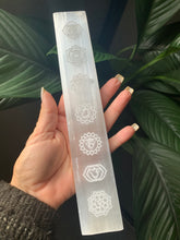 Load image into Gallery viewer, Selenite Chakras Charging rod
