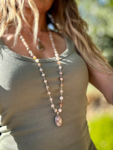 Load image into Gallery viewer, Flower Agate Wire Necklace With Pendant.
