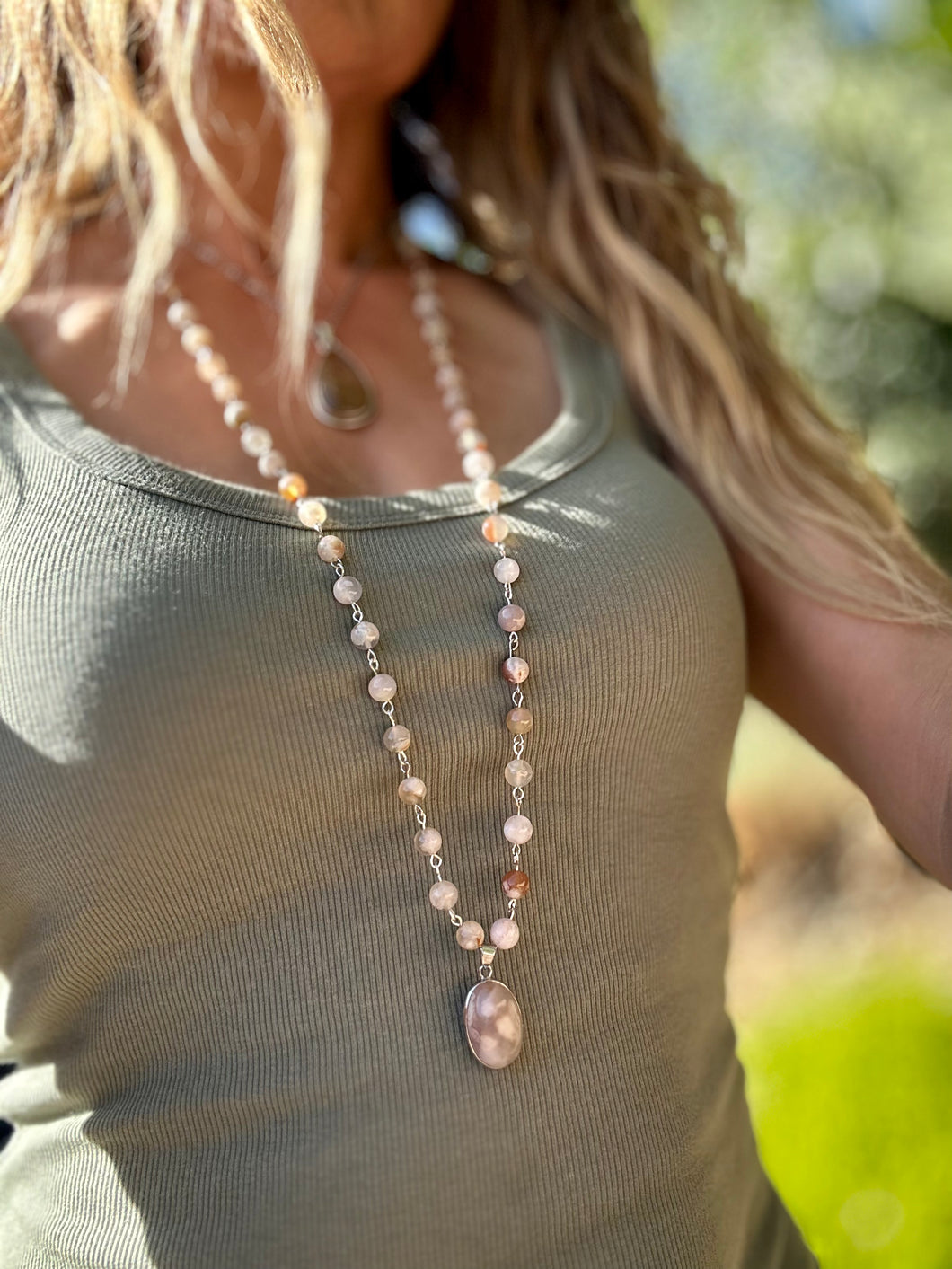 Flower Agate Wire Necklace With Pendant.