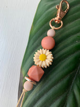 Load image into Gallery viewer, Key Charm / Bag Charm with Rose Gold Clasp &amp; Silicone Daisy
