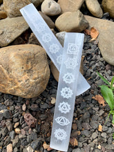 Load image into Gallery viewer, Selenite Chakra Charging Rod
