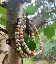 Load image into Gallery viewer, Lotus seed With Sandalwood Bead Bracelet.
