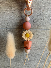 Load image into Gallery viewer, Key Charm / Bag Charm with Rose Gold Clasp &amp; Silicone Daisy
